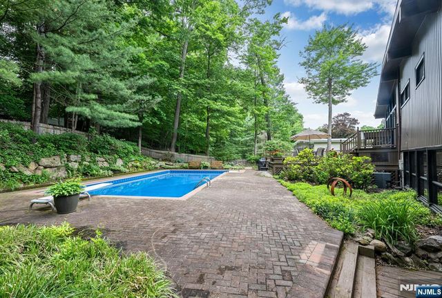 11 Kingsley Road, Ringwood, NJ 07456