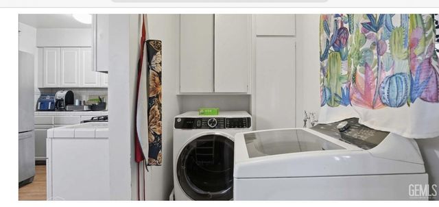 2720 Edwards Avenue, Bakersfield, CA 93306