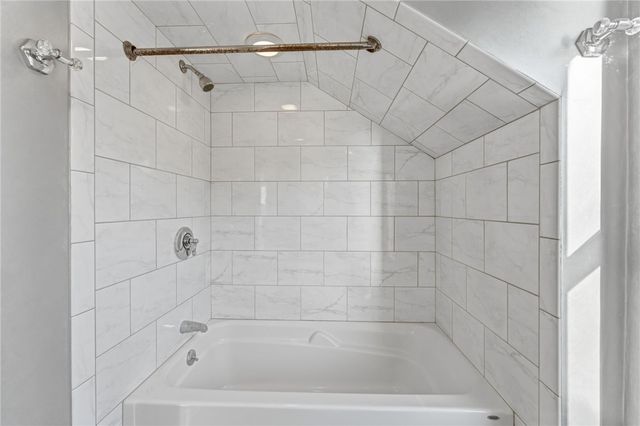 200 Narragansett Avenue, East Providence, RI 02915