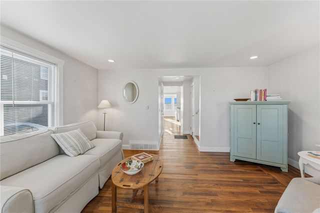 200 Narragansett Avenue, East Providence, RI 02915