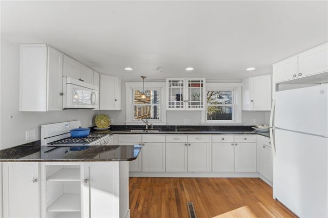 200 Narragansett Avenue, East Providence, RI 02915