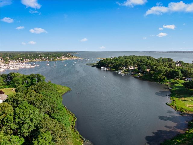 200 Narragansett Avenue, East Providence, RI 02915