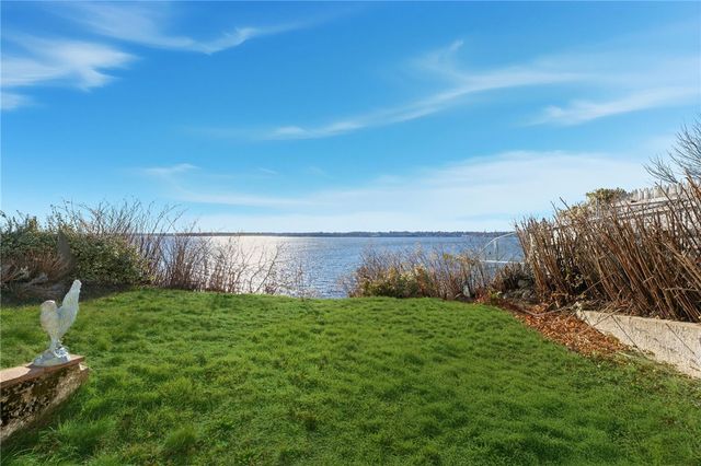 200 Narragansett Avenue, East Providence, RI 02915