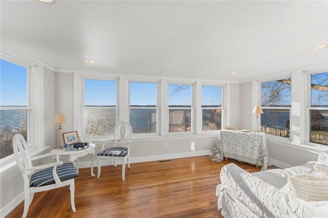 200 Narragansett Avenue, East Providence, RI 02915