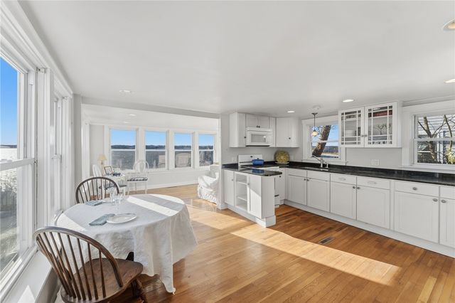 200 Narragansett Avenue, East Providence, RI 02915