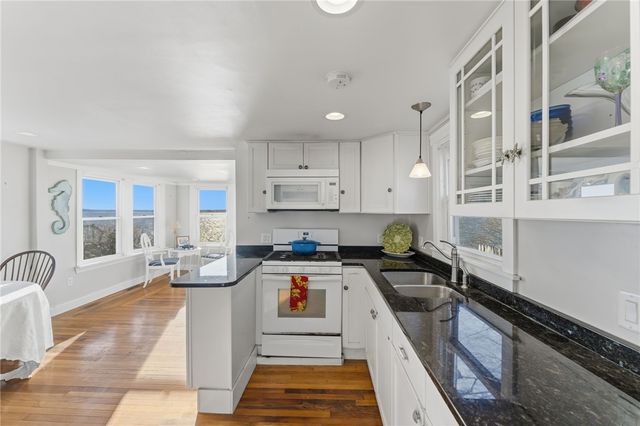 200 Narragansett Avenue, East Providence, RI 02915