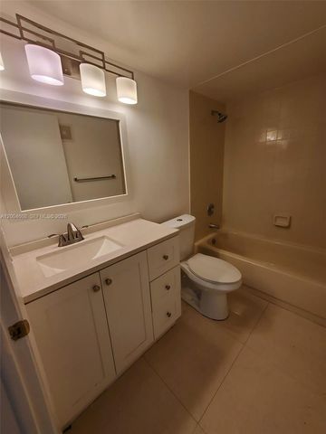 8100 Geneva Ct 437, Doral, FL 33166