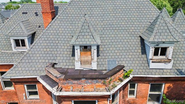 255 E Ferry Street, Detroit, MI 48202