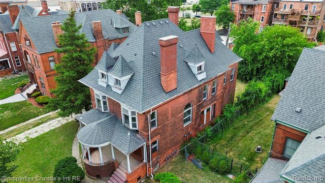 255 E Ferry Street, Detroit, MI 48202
