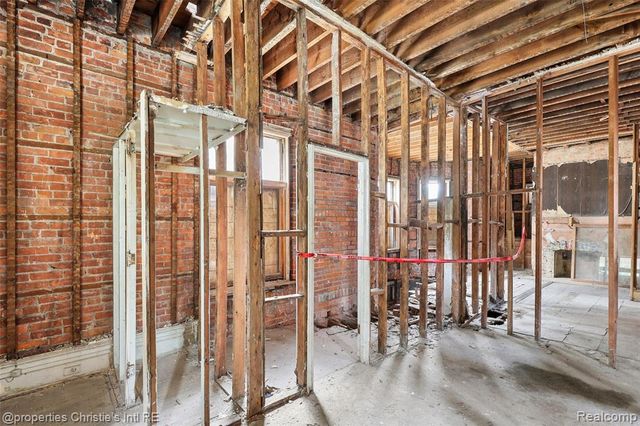 255 E Ferry Street, Detroit, MI 48202