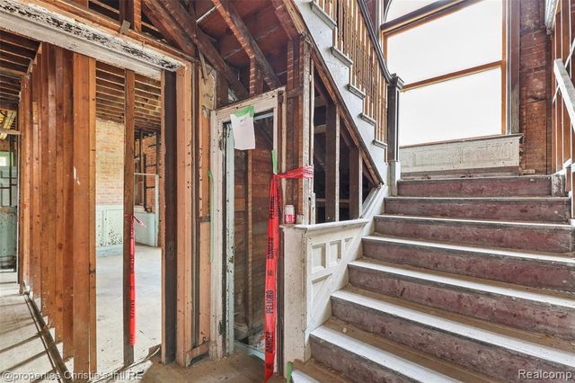 255 E Ferry Street, Detroit, MI 48202