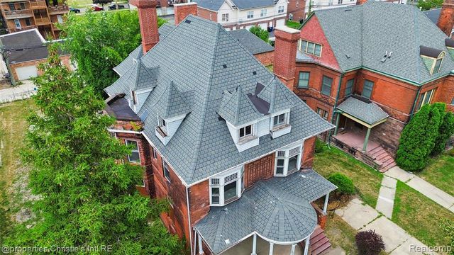 255 E Ferry Street, Detroit, MI 48202