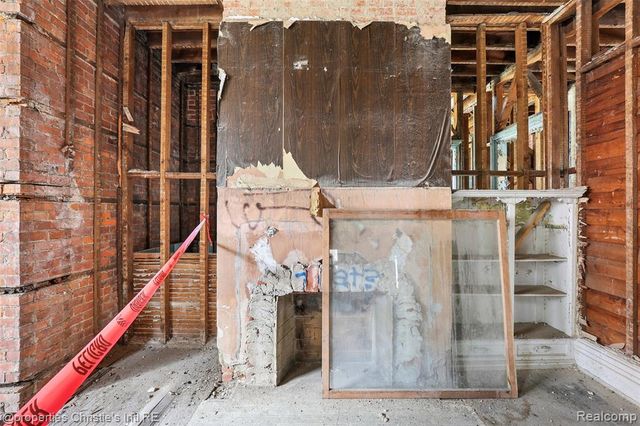 255 E Ferry Street, Detroit, MI 48202