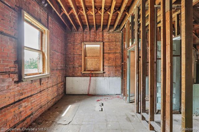 255 E Ferry Street, Detroit, MI 48202