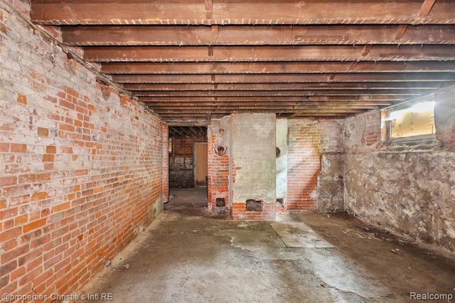 255 E Ferry Street, Detroit, MI 48202
