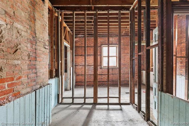 255 E Ferry Street, Detroit, MI 48202