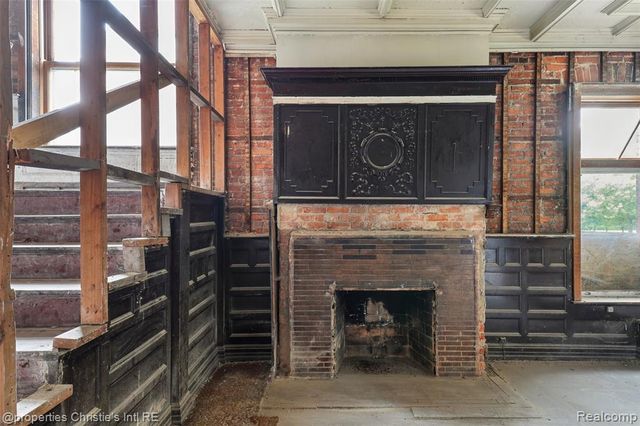 255 E Ferry Street, Detroit, MI 48202