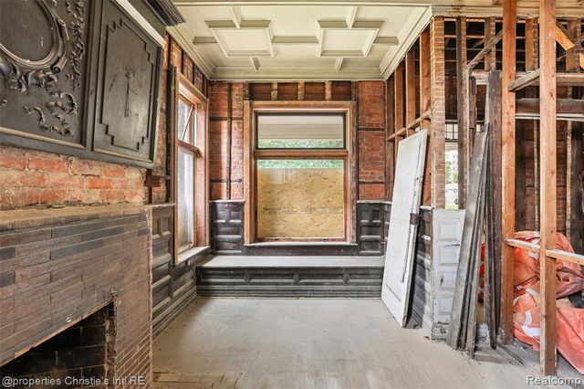 255 E Ferry Street, Detroit, MI 48202