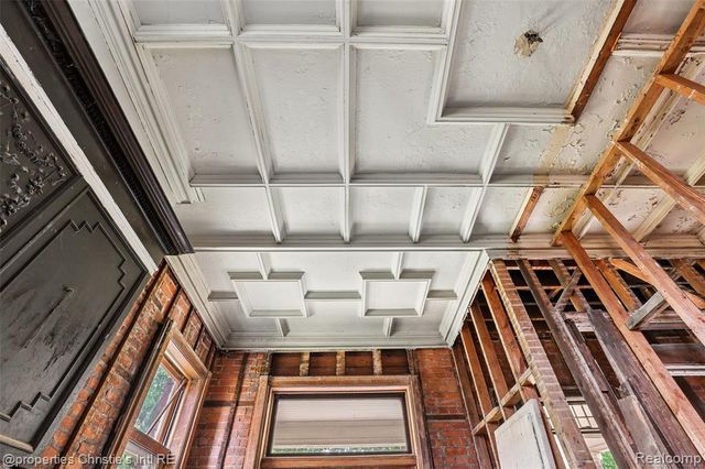255 E Ferry Street, Detroit, MI 48202