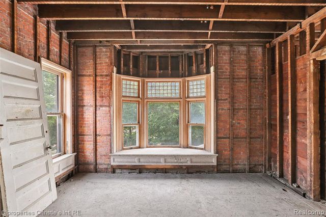 255 E Ferry Street, Detroit, MI 48202