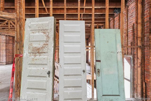 255 E Ferry Street, Detroit, MI 48202