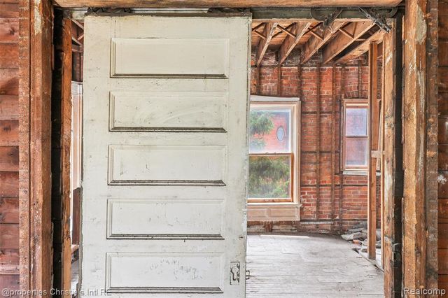 255 E Ferry Street, Detroit, MI 48202