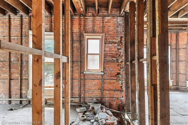 255 E Ferry Street, Detroit, MI 48202