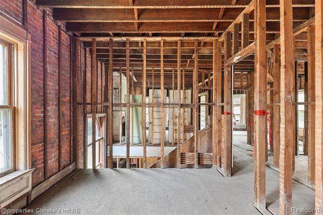255 E Ferry Street, Detroit, MI 48202
