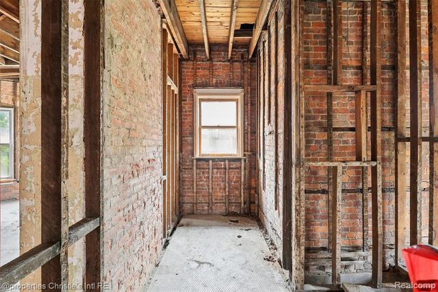 255 E Ferry Street, Detroit, MI 48202