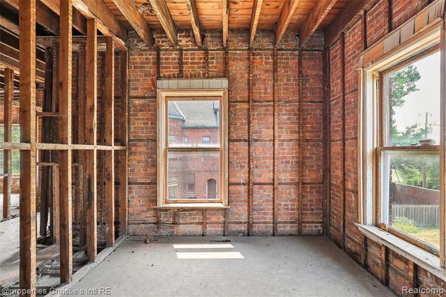 255 E Ferry Street, Detroit, MI 48202