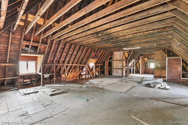 255 E Ferry Street, Detroit, MI 48202