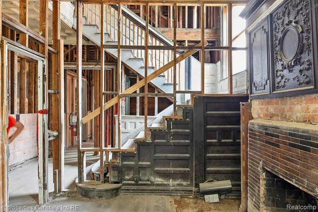 255 E Ferry Street, Detroit, MI 48202