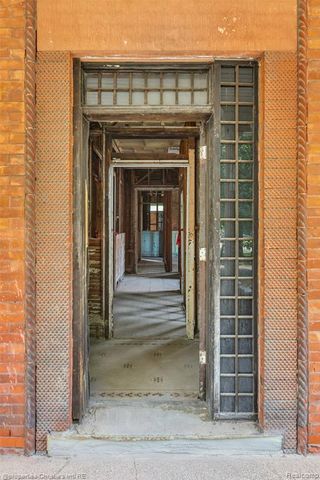 255 E Ferry Street, Detroit, MI 48202