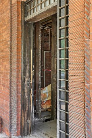 255 E Ferry Street, Detroit, MI 48202