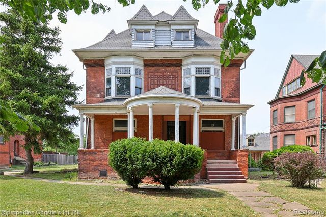 255 E Ferry Street, Detroit, MI 48202