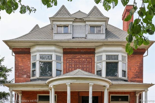255 E Ferry Street, Detroit, MI 48202
