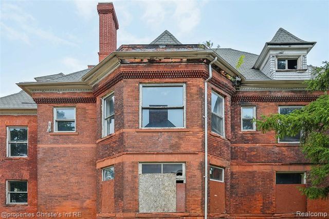 255 E Ferry Street, Detroit, MI 48202