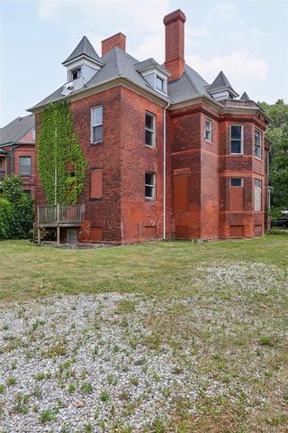 255 E Ferry Street, Detroit, MI 48202