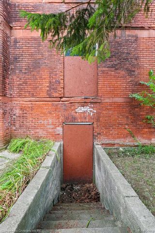 255 E Ferry Street, Detroit, MI 48202
