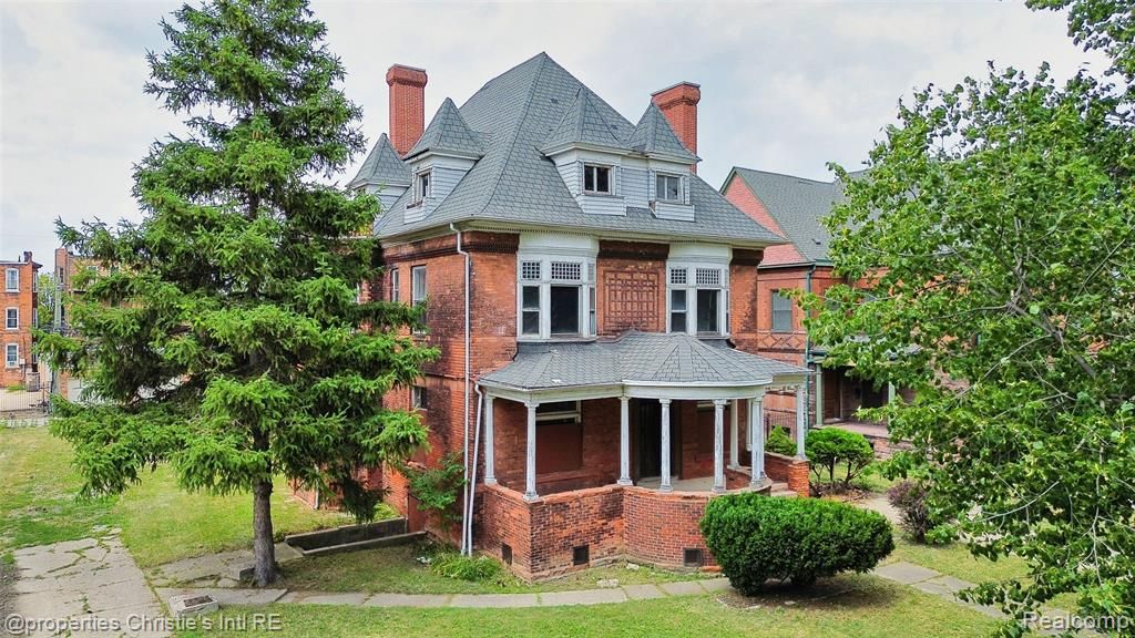 255 E Ferry Street, Detroit, MI 48202
