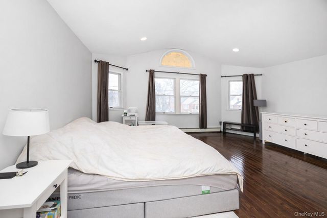 74 Bedford Avenue, New Hyde Park, NY 11040