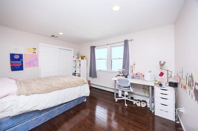 74 Bedford Avenue, New Hyde Park, NY 11040