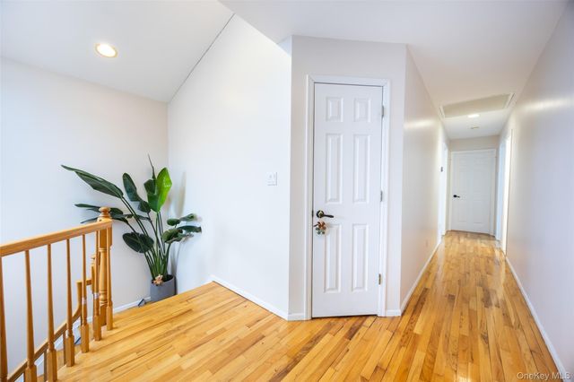 74 Bedford Avenue, New Hyde Park, NY 11040