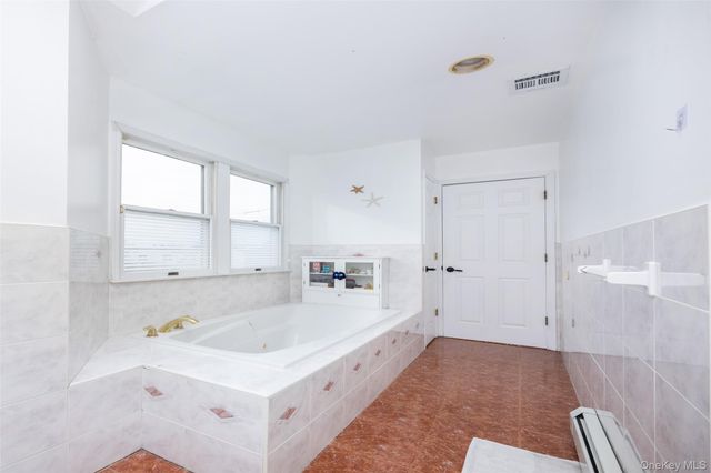 74 Bedford Avenue, New Hyde Park, NY 11040