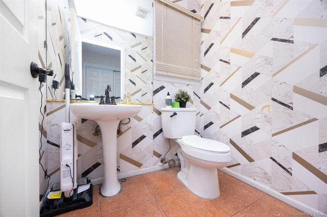 74 Bedford Avenue, New Hyde Park, NY 11040