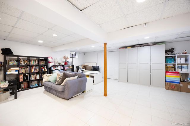 74 Bedford Avenue, New Hyde Park, NY 11040