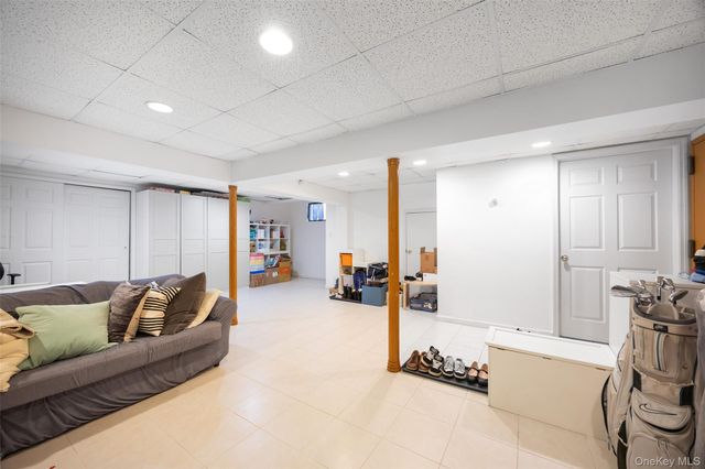 74 Bedford Avenue, New Hyde Park, NY 11040