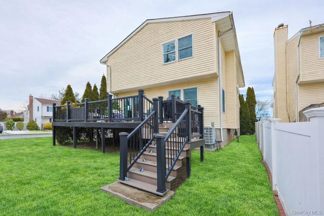 74 Bedford Avenue, New Hyde Park, NY 11040