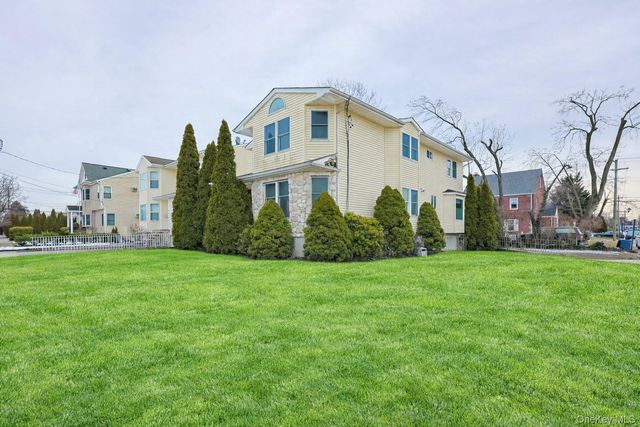 74 Bedford Avenue, New Hyde Park, NY 11040