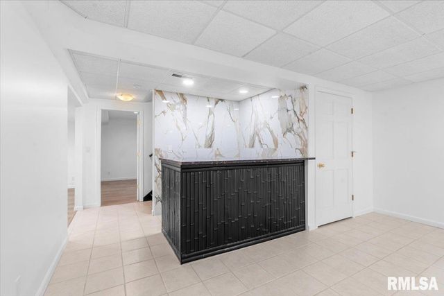 114 HEATHERSTONE Drive, Chatham, IL 62629
